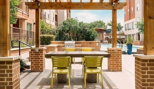 Modern SoCo CozySuites w/ 2 Pools! #04