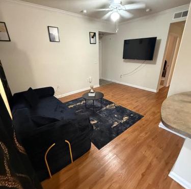 Modern SoCo Stay StreetDreams