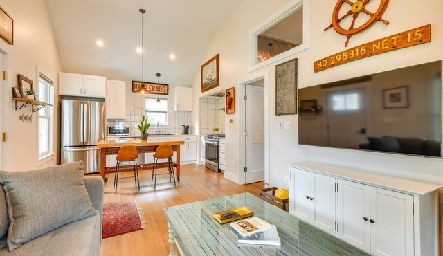 Modern Solomons Cottage Rental - Walk to Island!