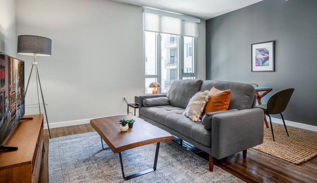 Modern SoMa 1BR w/ Gym + Roofdeck near BART (Civic Center) by Blueground