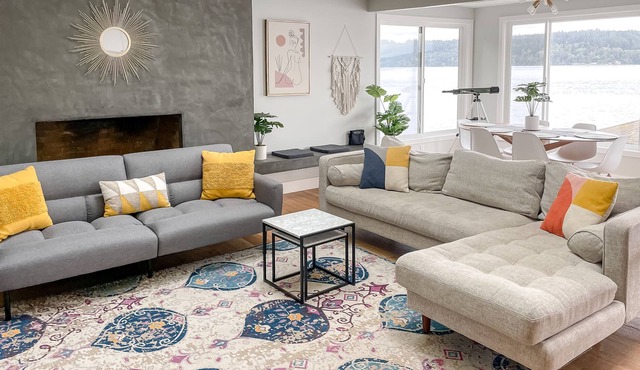 Modern Sound-front stunner with private pier, balcony, fireplace, & WiFi