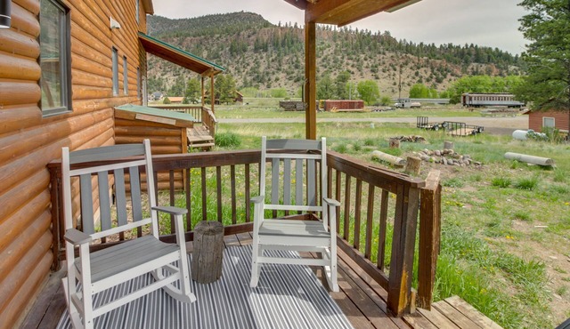 Modern South Fork Vacation Rental w/Deck & Grill!