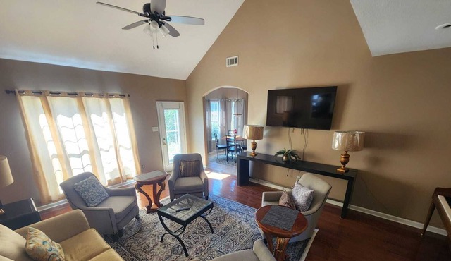 Modern Southern Suburbia East Memphis Estate