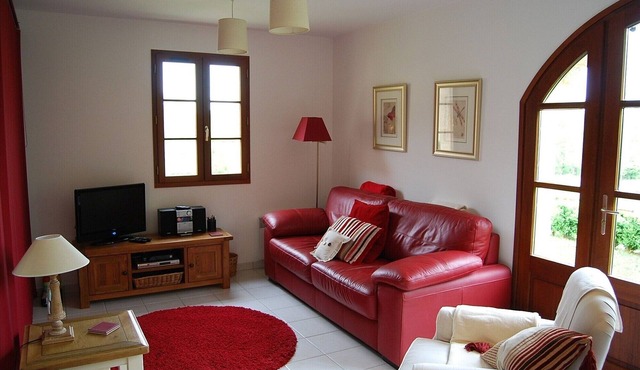 Modern Spacious Villa 15 minutes walk to the centre of Brantome
