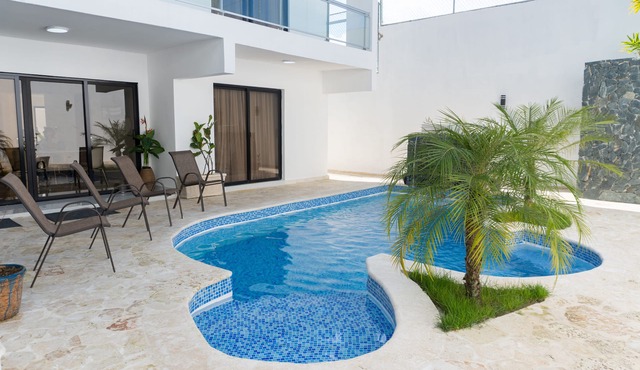 Modern Spacious 5 bedroom villa, Van & driver included n