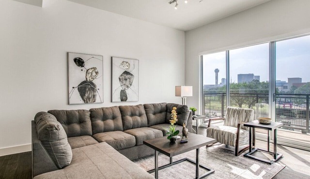 Modern Space /King Bed /Unforgettable Views!