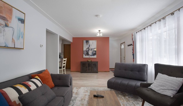 Modern, spacious 3BDR house 15 min to Downtown Minneapolis