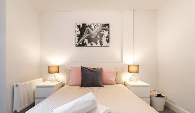 Modern Spacious 1BR Flat *Free Parking & Garden*