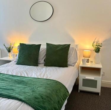 Modern & Spacious 2-bed flat - Central Cardiff - Fast Wifi - Long & Short Stay