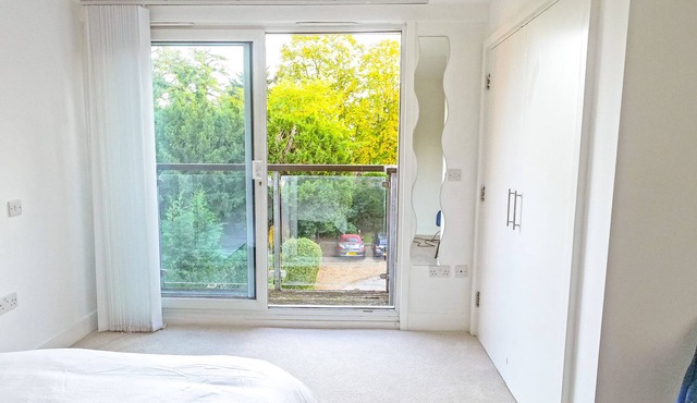 Modern Spacious 2-Bed Apartment in London