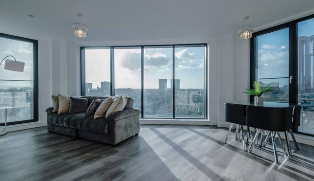 Modern & Spacious 2 Bed Apartment