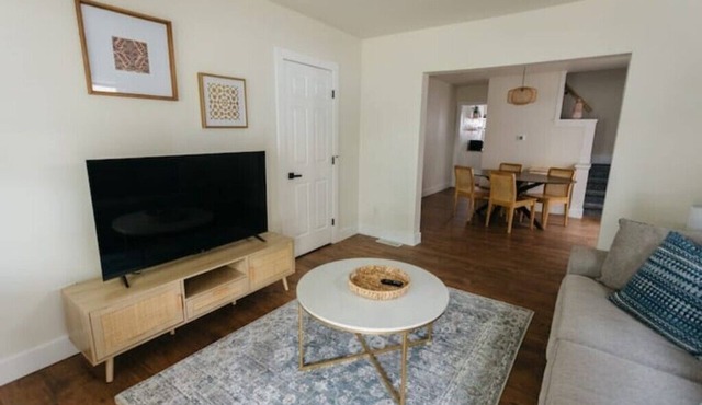 Modern & Spacious 2 Bedroom Home in Daytonn