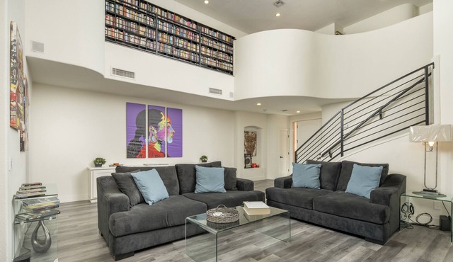 Modern Spacious 2 Master Bedroom Cal King with Loft & Pool Sleeps 6