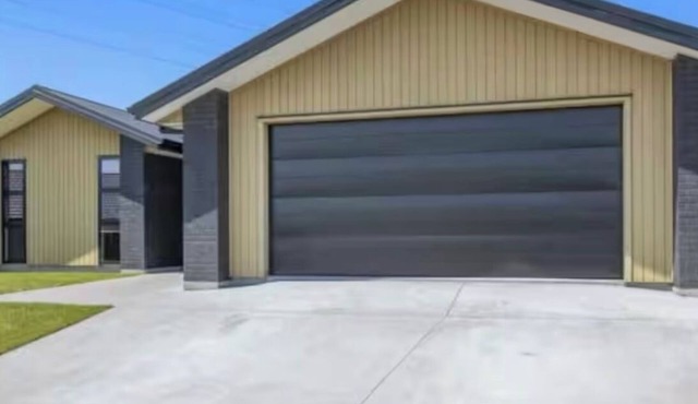 Modern & Spacious 2yo Home