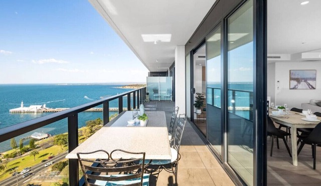 Modern, Spacious 2BR Apartment with Ocean Views