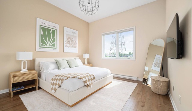 Modern & Spacious 2BR in Laval | Near Airport + Free Parking