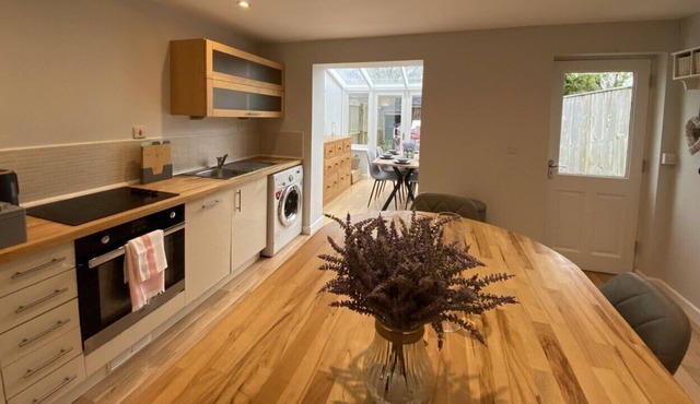 Modern, Spacious, 3bed House With Parking Walking Distance to Bath City Centre