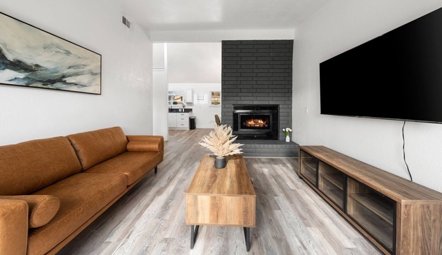 Modern Spacious 3BR/2BA Near SMF