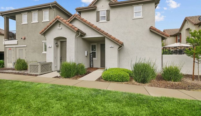 Modern Spacious 3BR 3BA Family Home in Folsom