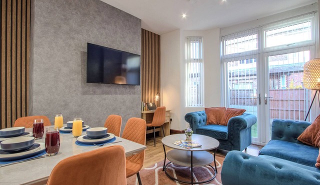 Modern & Spacious 4-Bedroom Home, Family & Contractor Friendly, Manchester