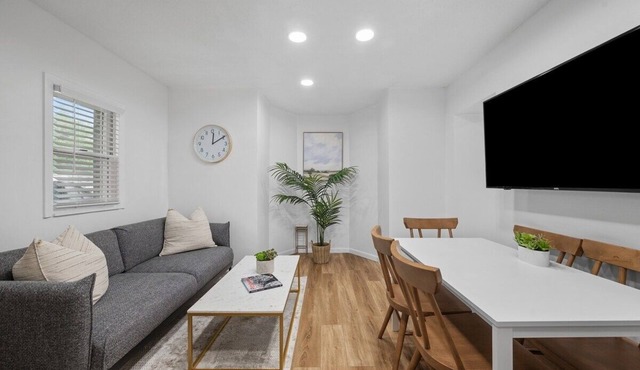 Modern & Spacious 4 Bdr Apt in Gibsonia/Pittsburgh