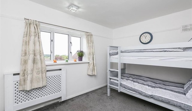 Modern Spacious 4 Bedroom Property in Desirable Part of Town