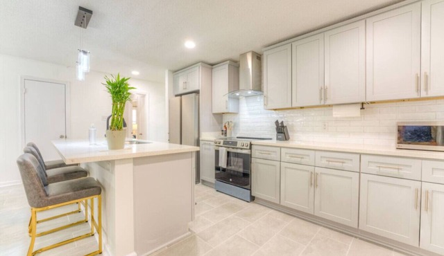 Modern Spacious 4 BR Cottage