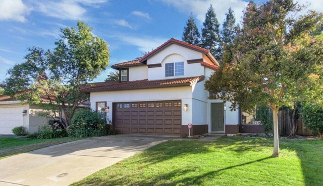 Modern Spacious 4BR Home Retreat in Roseville CA