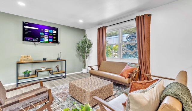 Modern Spacious 4BR Home Near Chicago Sleeps 10 Family & Pets Friendly