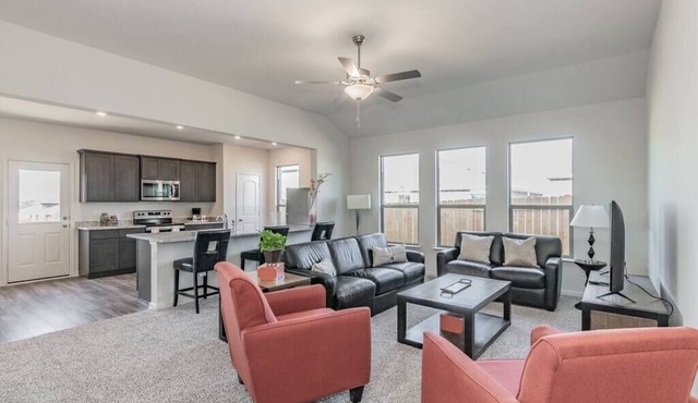 Modern Spacious 4BR New Built Retreat ~ Fam&Group