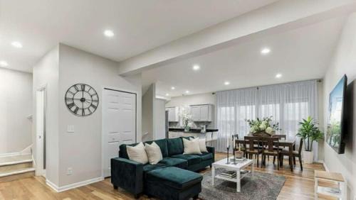 Modern Spacious 5 Bed 4 Bath Home Near Downtown