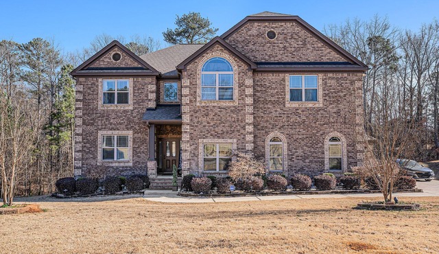 Modern Spacious 5-bedroom house in welcoming gated community in Hampton