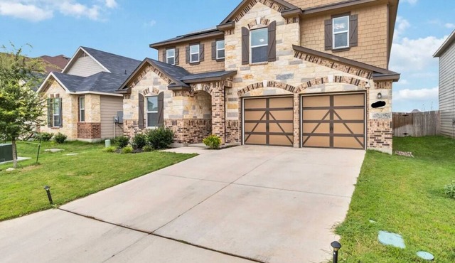 Modern Spacious 5-bedroom house with WiFi and Dual Story AC in New Braunfels