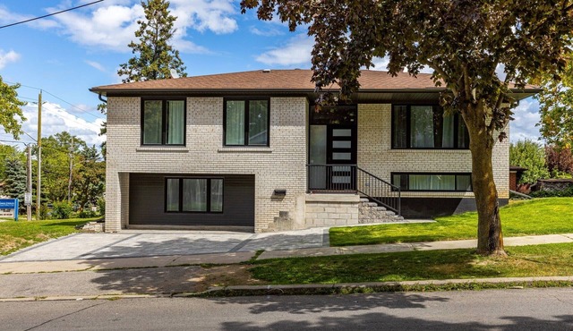 Modern Spacious 6-Bedroom Retreat