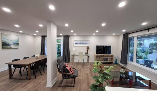 Modern Spacious 6-Bedroom Retreat
