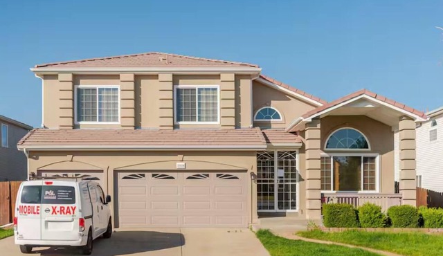 modern spacious 6BR. 4bathroom 10 minutes from Denver international airport