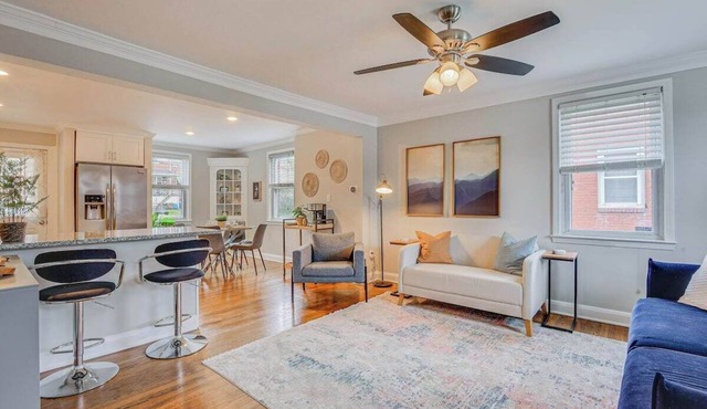 Modern & Spacious: 9 Mi to Dtwn Baltimore