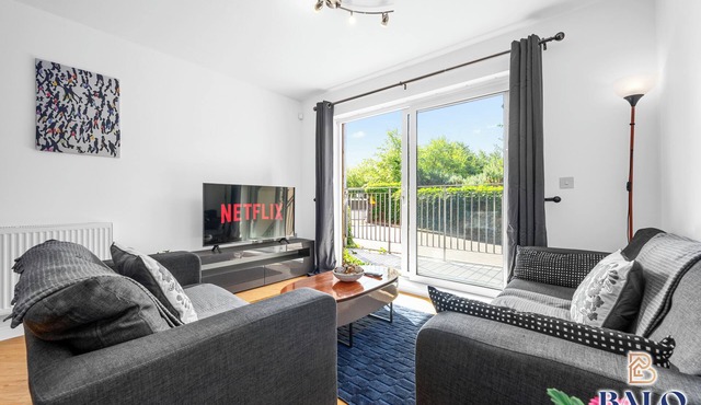 Modern spacious Apartment 1min walk to Manchester city stadium & coop live arena