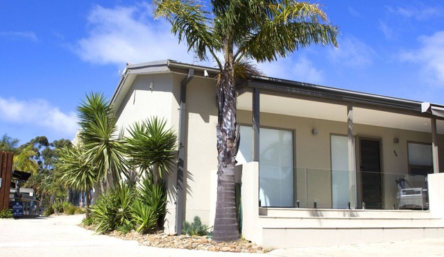 Modern, spacious apartment within walking distance to everything in Anglesea🔆🐠