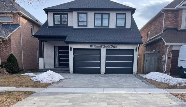 Modern, Spacious Basement Apartment - Legacy Neighbourhood - 2 Minutes from 407!
