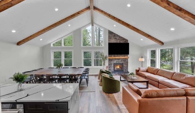 Modern Spacious Chalet | Hot Tub | Firepit | Games