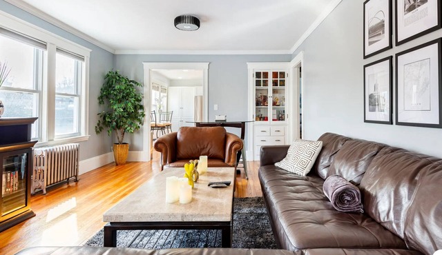 Modern, Spacious Condo, minutes to downtown Salem, Private Parking on Site!