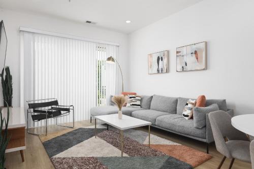 Modern Spacious Condo with Parking by Downtown Broadway