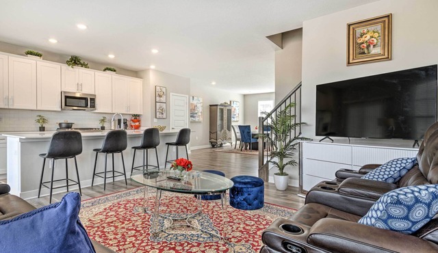 Modern & Spacious Family Home w/Pool Access!