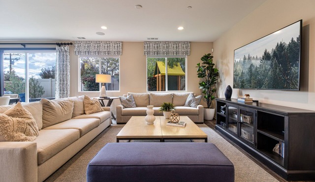 Modern & Spacious Family/Pet-Friendly Homen