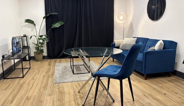 Modern Spacious Flat In The Heart Of Borehamwood