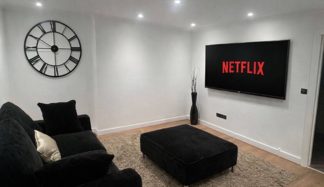 Modern Spacious Home/Contractor Friendly/LUXE