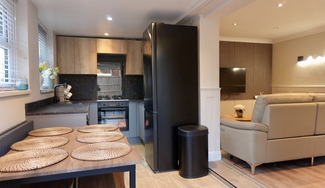 Modern, Spacious Home Near Manchester