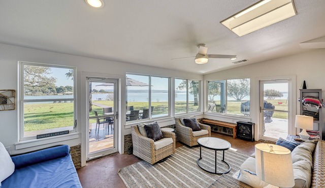 Modern, Spacious! Lake Buchanan Retreat w/Hot Tub