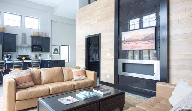Modern, Spacious Loft in Douglas with Free Parking!nn